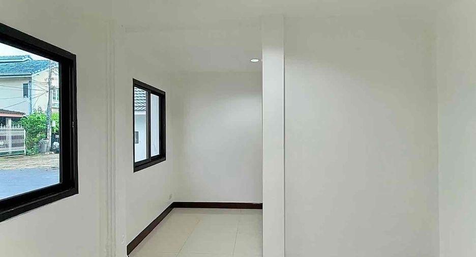 Casa en venta y en alquiler de 8 habitaciones en Huai Khwang, Bangkok