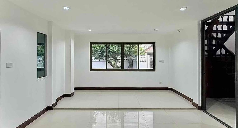 Casa en venta y en alquiler de 8 habitaciones en Huai Khwang, Bangkok