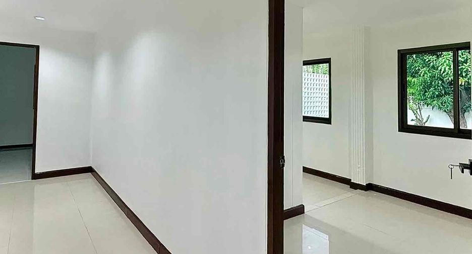 Casa en venta y en alquiler de 8 habitaciones en Huai Khwang, Bangkok