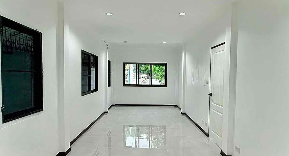 Casa en venta y en alquiler de 8 habitaciones en Huai Khwang, Bangkok