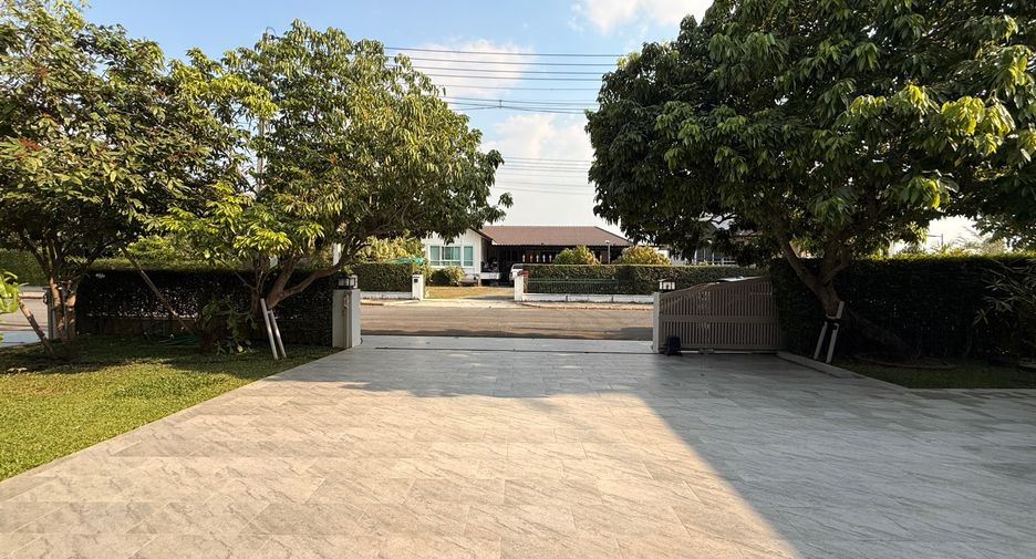 For rent and for sale 5 bedrooms house in San Kamphaeng, Chiang Mai