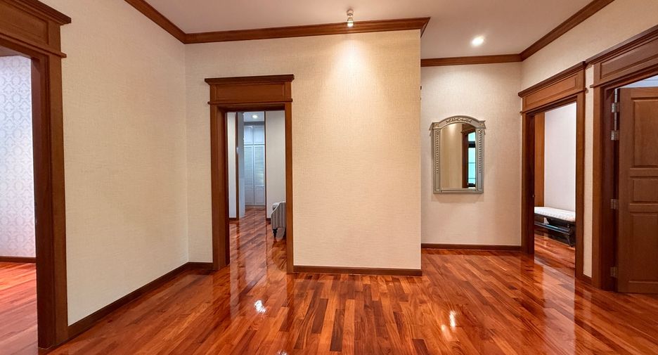 For rent and for sale 5 bedrooms house in San Kamphaeng, Chiang Mai