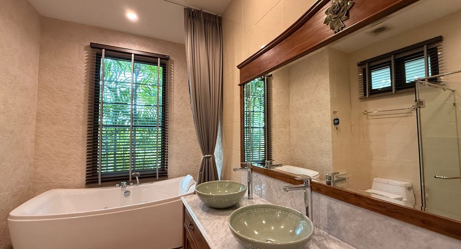 For rent and for sale 5 bedrooms house in San Kamphaeng, Chiang Mai