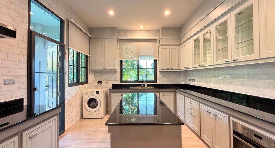 For rent and for sale 5 bedrooms house in San Kamphaeng, Chiang Mai
