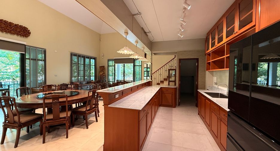 For rent and for sale 5 bedrooms house in San Kamphaeng, Chiang Mai