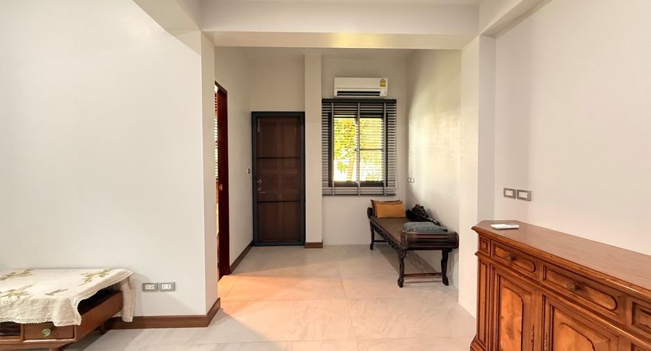 For rent and for sale 5 bedrooms house in San Kamphaeng, Chiang Mai