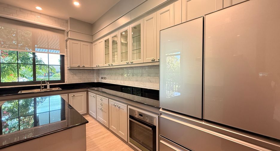 For rent and for sale 5 bedrooms house in San Kamphaeng, Chiang Mai