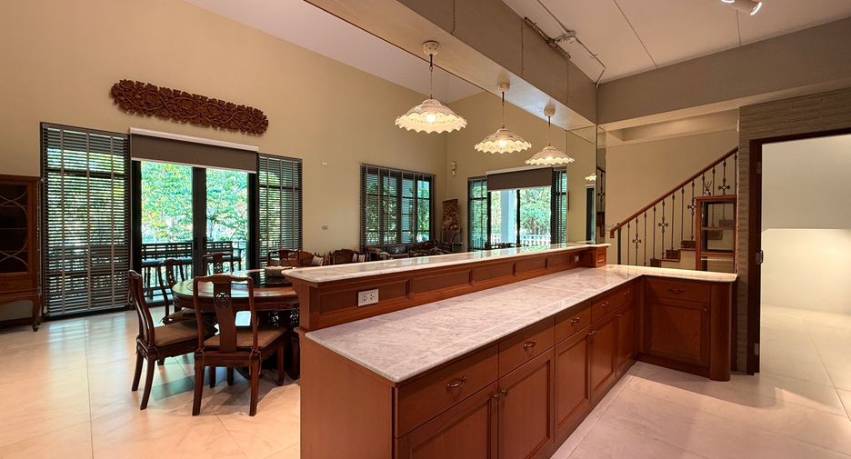 For rent and for sale 5 bedrooms house in San Kamphaeng, Chiang Mai