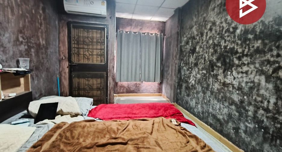 À vendre 3 chambres maison de ville à Bang Bua Thong, Nonthaburi