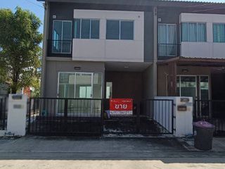Casa adosada en venta de 3 habitaciones en Phra Samut Chedi, Samut Prakan