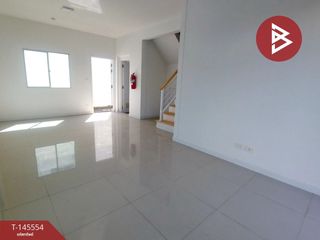 Casa adosada en venta de 3 habitaciones en Phra Samut Chedi, Samut Prakan