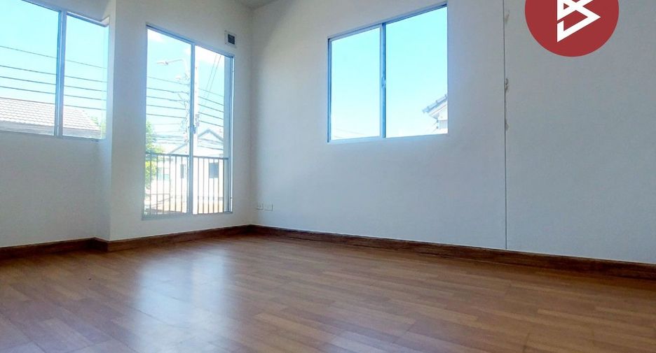 Casa adosada en venta de 3 habitaciones en Phra Samut Chedi, Samut Prakan