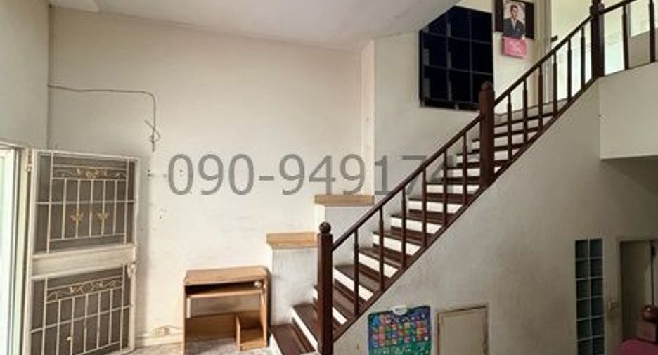 For rent 3 bedrooms townhouse in Bang Khen, Bangkok
