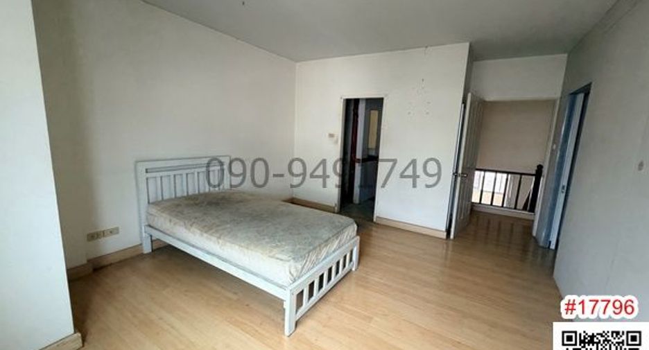 For rent 3 bedrooms townhouse in Bang Khen, Bangkok