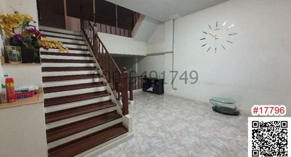 For rent 3 bedrooms townhouse in Bang Khen, Bangkok
