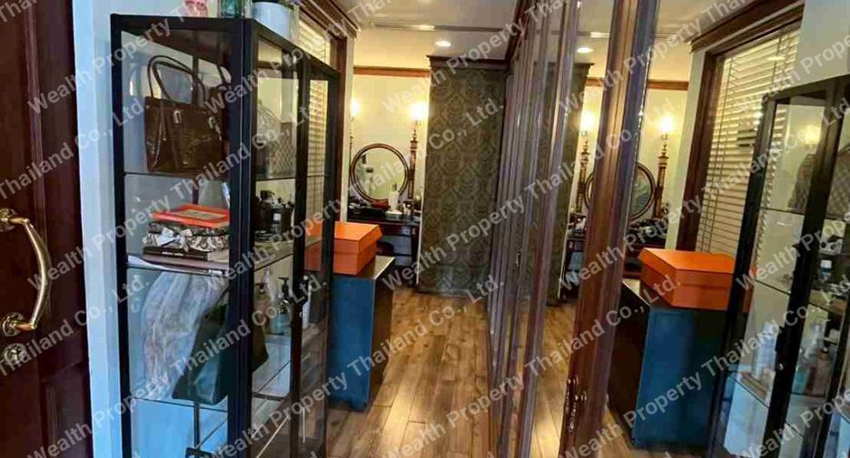 For sale 7 bedrooms condo in Pathum Wan, Bangkok