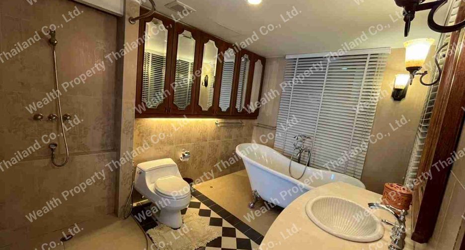 For sale 7 bedrooms condo in Pathum Wan, Bangkok