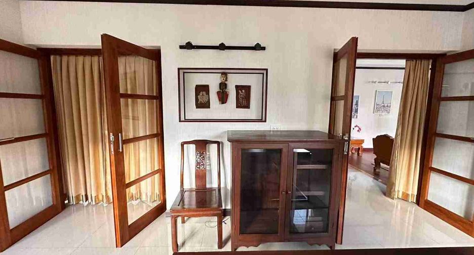 For rent 4 bedrooms house in Mueang Chiang Mai, Chiang Mai