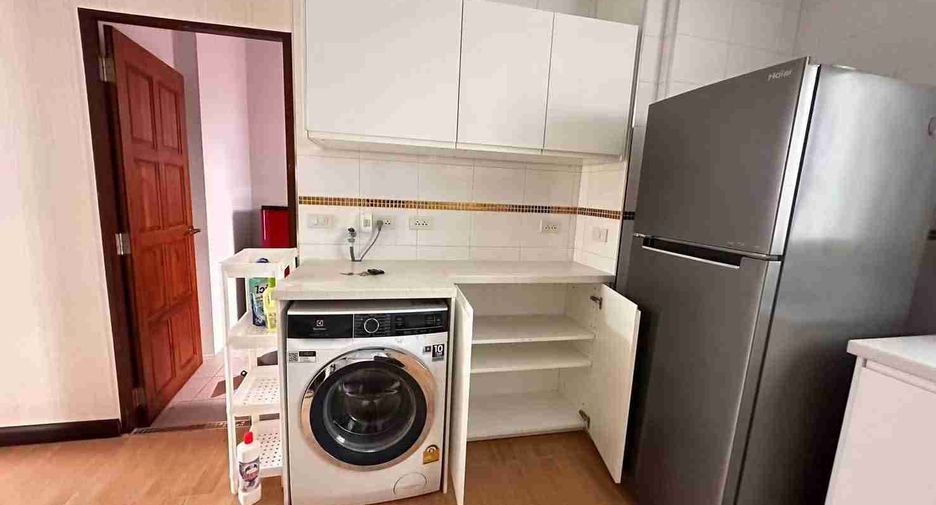 For rent 4 bedrooms house in Mueang Chiang Mai, Chiang Mai