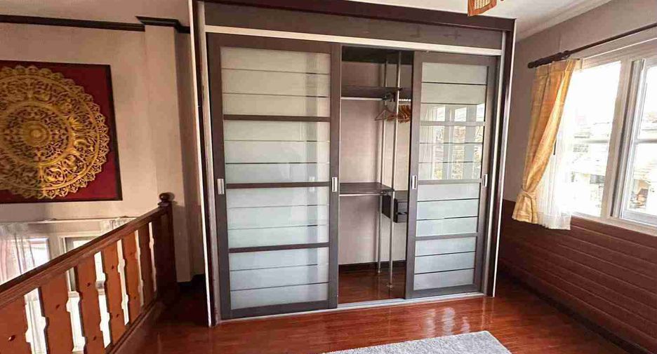 For rent 4 bedrooms house in Mueang Chiang Mai, Chiang Mai
