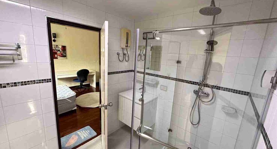 For rent 4 bedrooms house in Mueang Chiang Mai, Chiang Mai