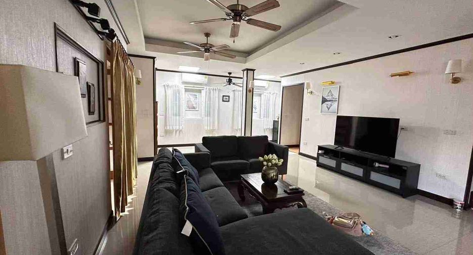 For rent 4 bedrooms house in Mueang Chiang Mai, Chiang Mai