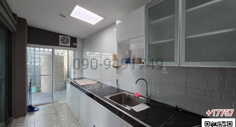 For rent 3 bedrooms townhouse in Bang Kruai, Nonthaburi