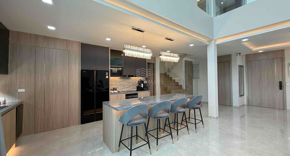 For sale 5 bedrooms house in Bang Lamung, Chonburi