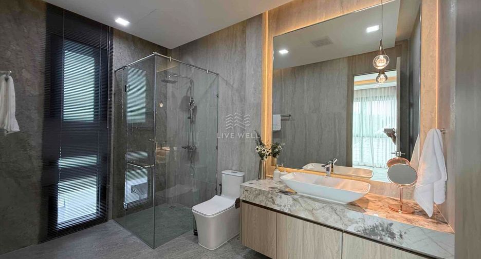 For sale 5 bedrooms house in Bang Lamung, Chonburi