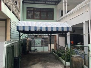 Casa adosada en alquiler de 3 habitaciones en Huai Khwang, Bangkok