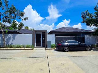 Villa zur Miete und zum Kauf mit 3 Zimmer in Bang Lamung, Chonburi