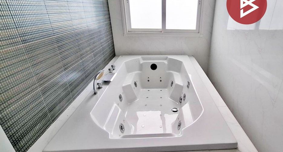 For sale 3 bedrooms house in Mueang Nakhon Pathom, Nakhon Pathom