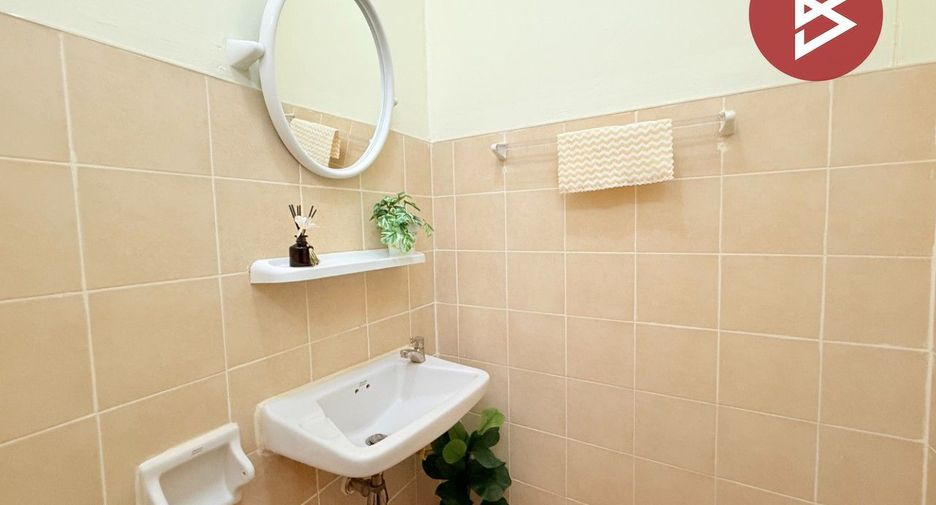 For sale 2 ベッドルーム condo in Sam Phran, Nakhon Pathom