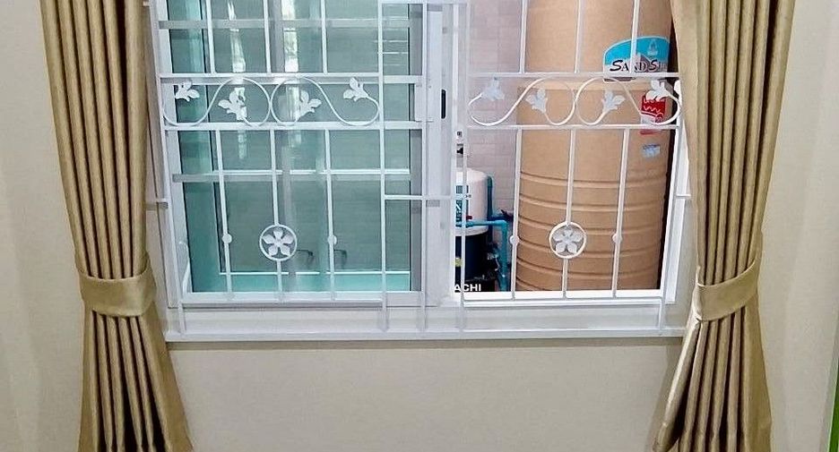 For rent and for sale 4 bedrooms townhouse in Phra Pradaeng, Samut Prakan