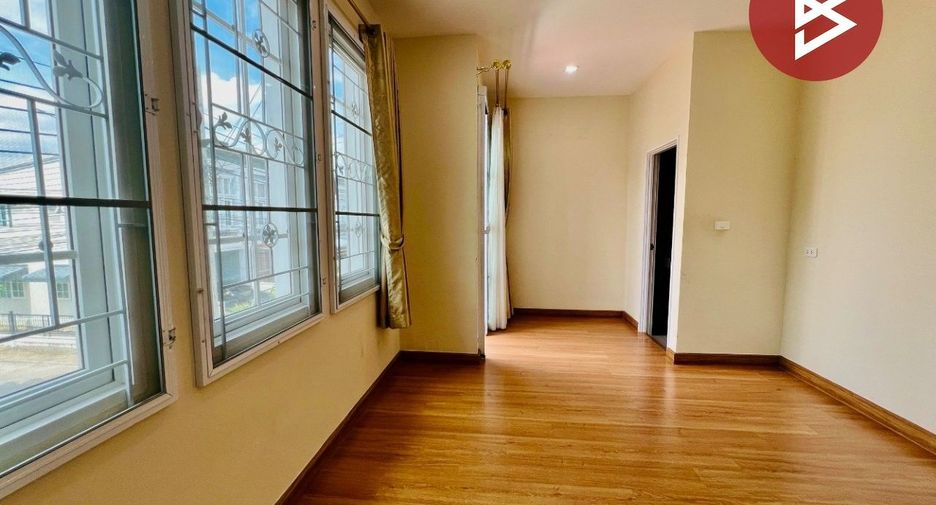 For rent and for sale 4 bedrooms townhouse in Phra Pradaeng, Samut Prakan