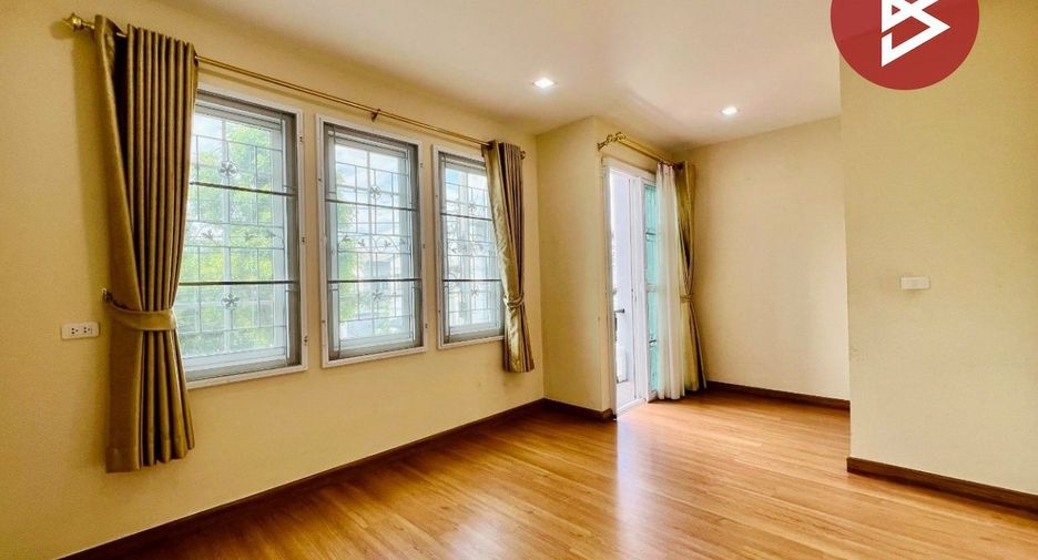 For rent and for sale 4 bedrooms townhouse in Phra Pradaeng, Samut Prakan