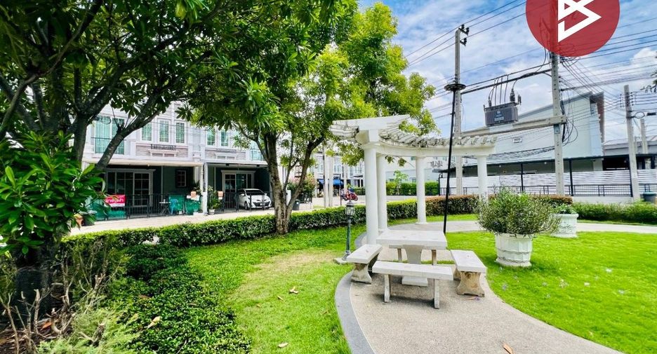 For rent and for sale 4 bedrooms townhouse in Phra Pradaeng, Samut Prakan