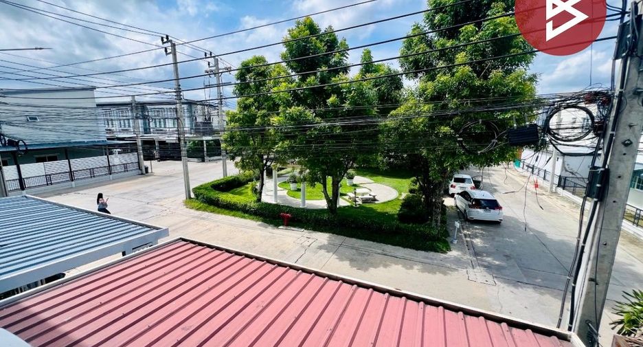 For rent and for sale 4 bedrooms townhouse in Phra Pradaeng, Samut Prakan
