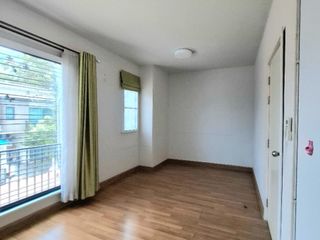 Casa adosada en venta de 3 habitaciones en Prawet, Bangkok