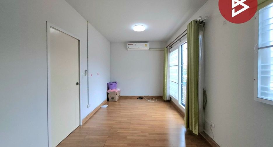 Casa adosada en venta de 3 habitaciones en Prawet, Bangkok
