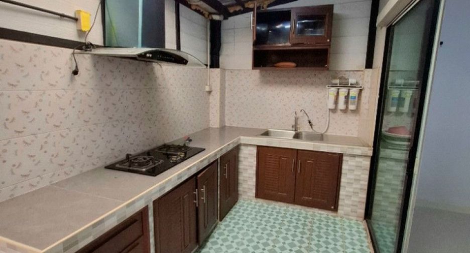Casa adosada en venta de 3 habitaciones en Prawet, Bangkok