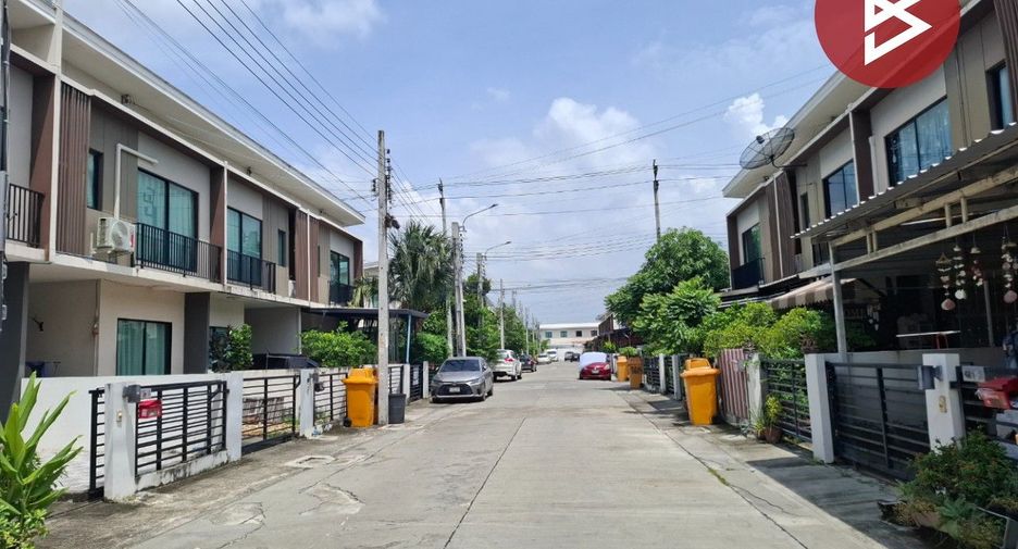 Casa adosada en venta de 3 habitaciones en Prawet, Bangkok