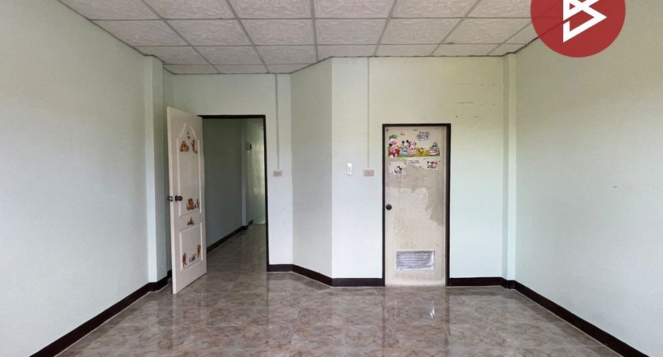 Casa adosada en venta de 3 habitaciones en Uthai, Phra Nakhon Si Ayutthaya
