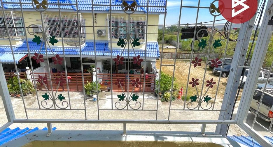 Casa adosada en venta de 3 habitaciones en Uthai, Phra Nakhon Si Ayutthaya