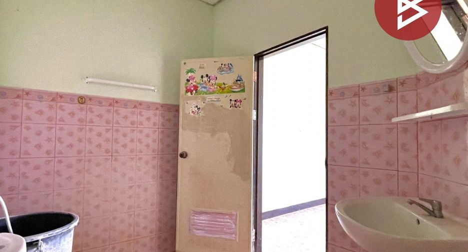 Casa adosada en venta de 3 habitaciones en Uthai, Phra Nakhon Si Ayutthaya