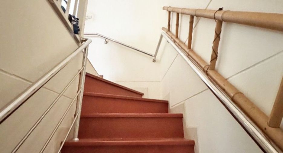 Casa adosada en venta de 3 habitaciones en Bueng Kum, Bangkok