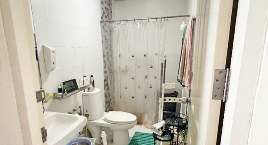 Casa adosada en venta de 3 habitaciones en Bueng Kum, Bangkok