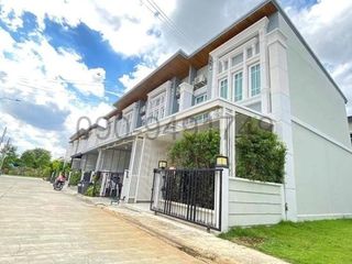 Reihenhaus zur Miete mit 3 Zimmer in Mueang Samut Prakan, Samut Prakan