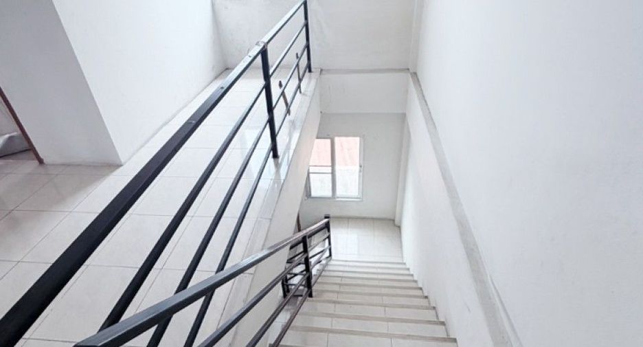 For sale 3 ベッドルーム retail Space in Phan Thong, Chonburi