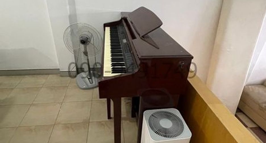 For rent 4 bedrooms townhouse in Wang Thonglang, Bangkok